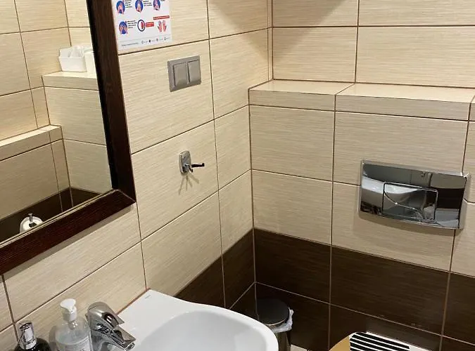 Przy Zamku בית הארחה